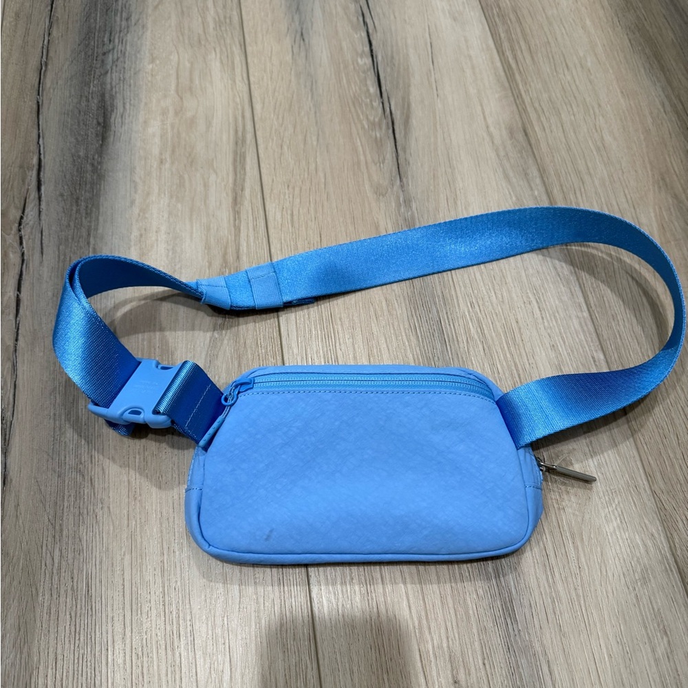 Lululemon Athletica Sky Blue Belt Bag - Picture 2 of 5